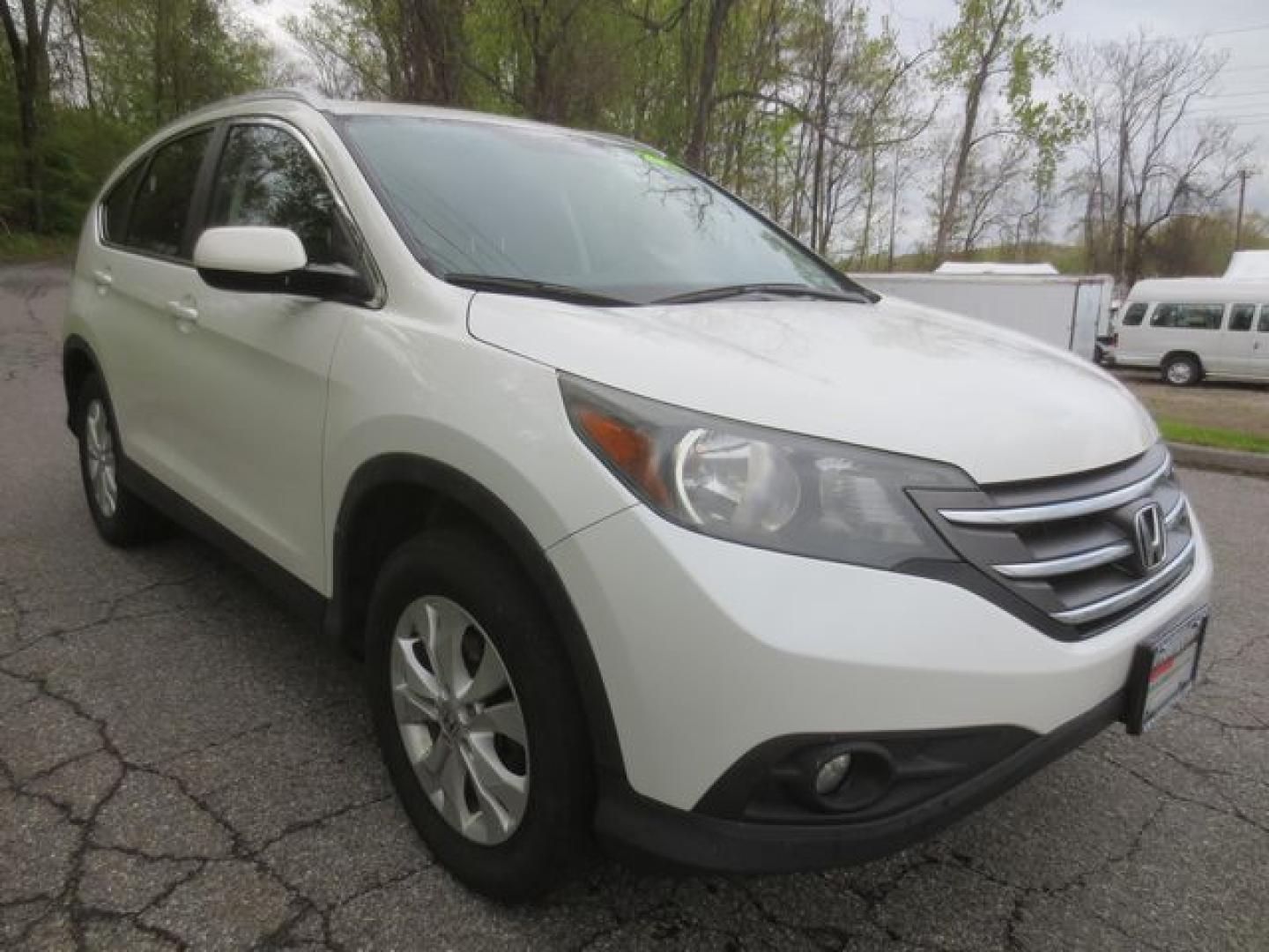 2013 White /Black Honda CR-V EX-L (5J6RM4H72DL) with an 2.4L L4 DOHC 16V engine, 5-Speed Automatic transmission, located at 270 US Route 6, Mahopac, NY, 10541, (845) 621-0895, 41.349022, -73.755280 - Photo#1