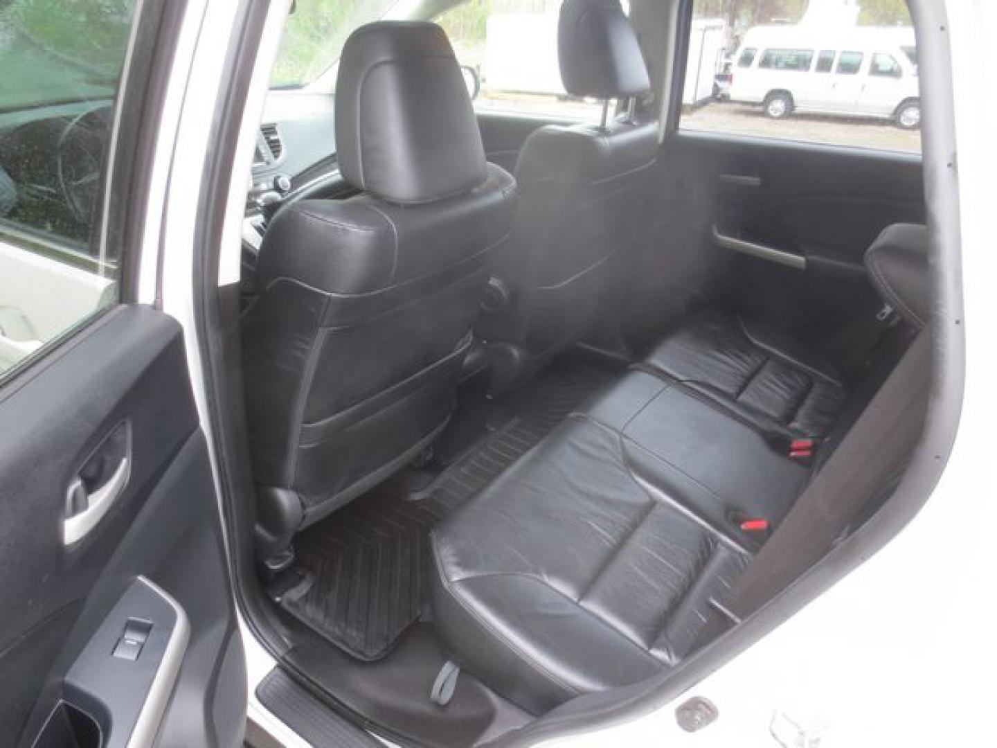 2013 White /Black Honda CR-V EX-L (5J6RM4H72DL) with an 2.4L L4 DOHC 16V engine, 5-Speed Automatic transmission, located at 270 US Route 6, Mahopac, NY, 10541, (845) 621-0895, 41.349022, -73.755280 - Photo#9
