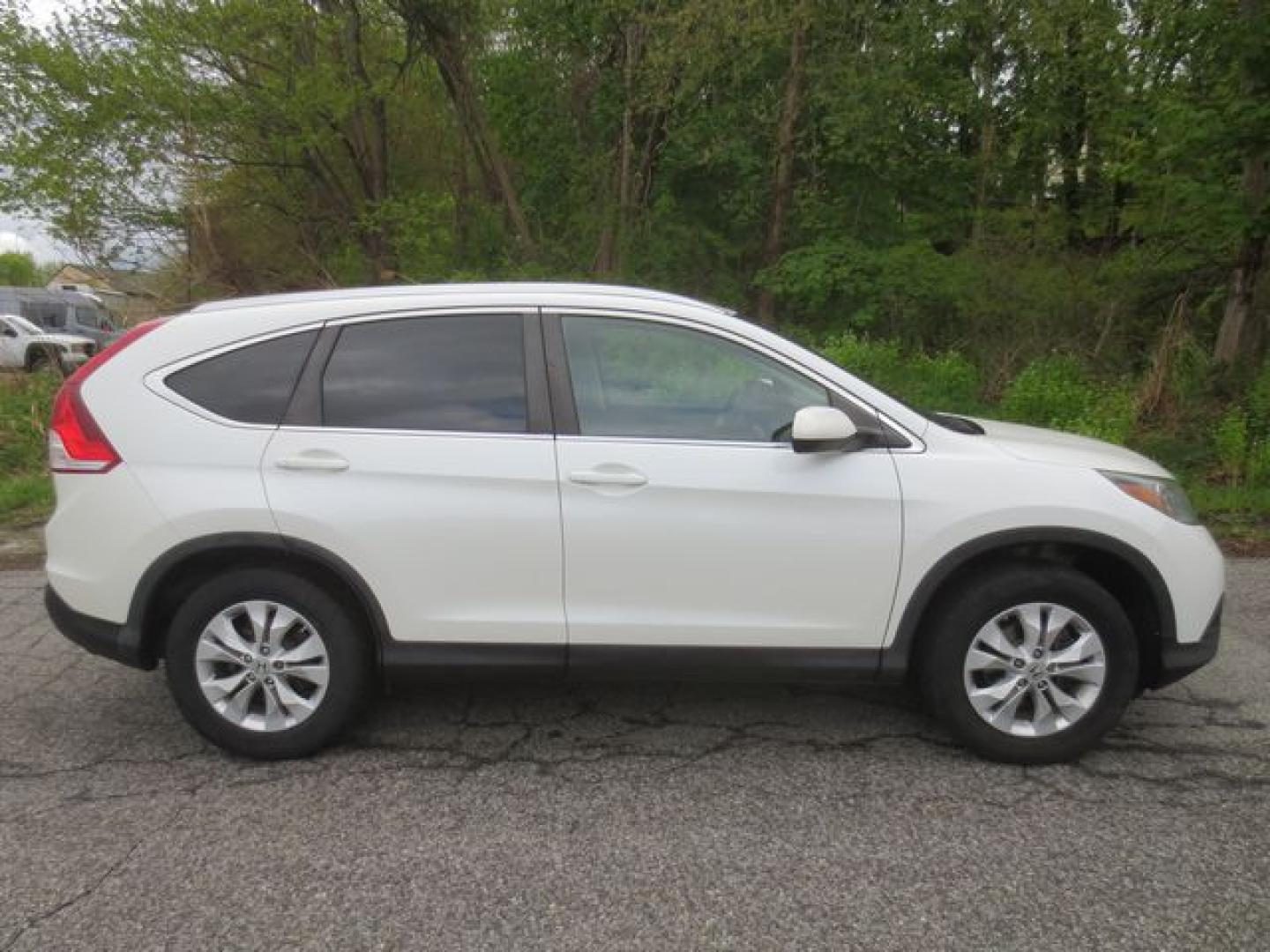 2013 White /Black Honda CR-V EX-L (5J6RM4H72DL) with an 2.4L L4 DOHC 16V engine, 5-Speed Automatic transmission, located at 270 US Route 6, Mahopac, NY, 10541, (845) 621-0895, 41.349022, -73.755280 - Photo#11