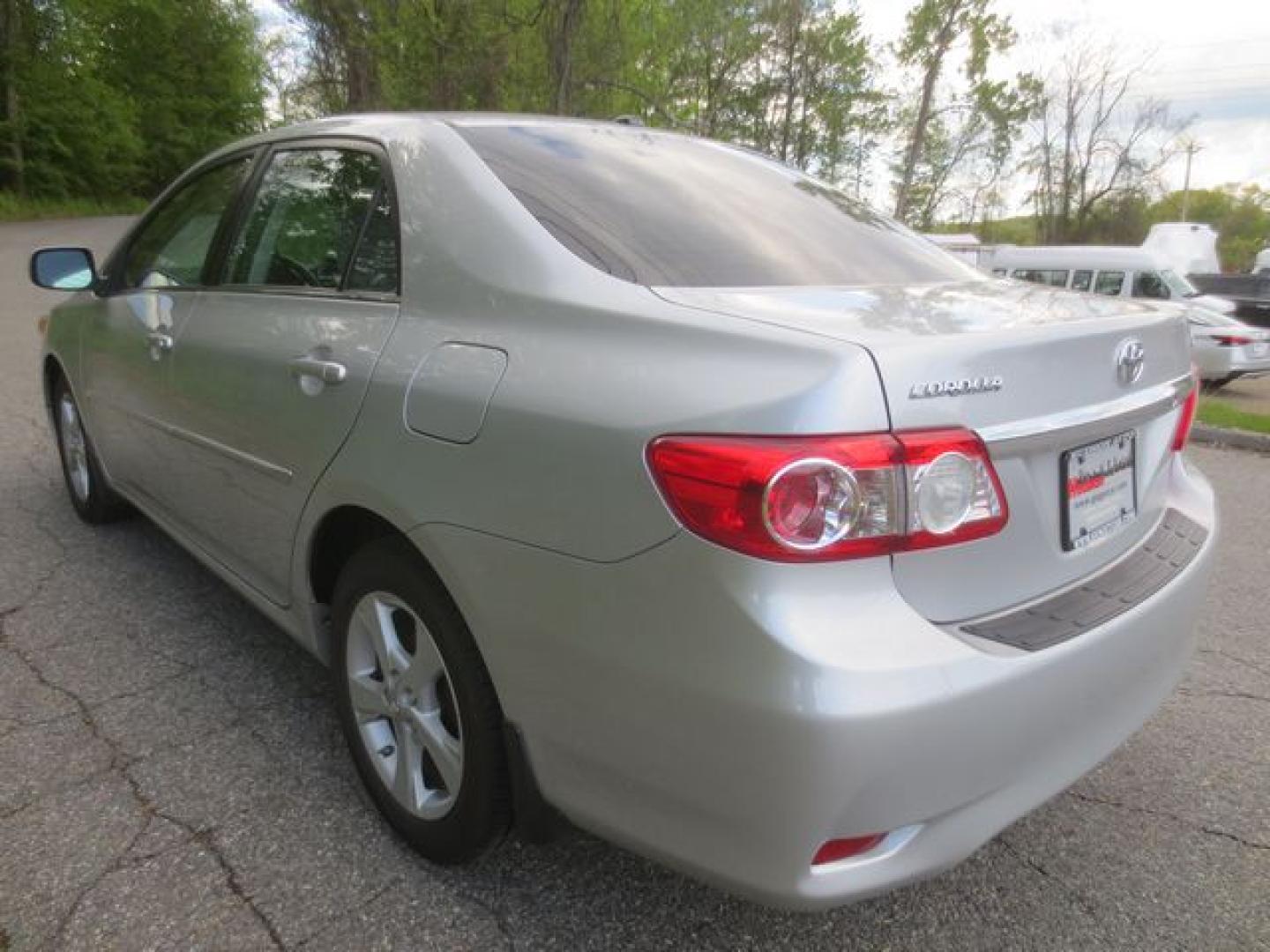 2013 Silver /Gray Toyota Corolla LE (5YFBU4EEXDP) with an 1.8L L4 DOHC 16V engine, 4-Speed Automatic transmission, located at 270 US Route 6, Mahopac, NY, 10541, (845) 621-0895, 41.349022, -73.755280 - Photo#4