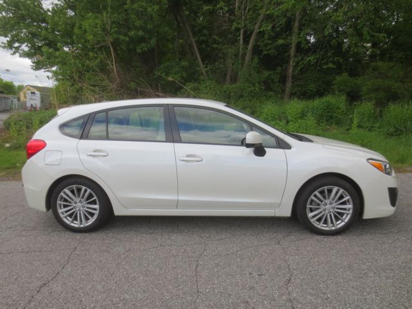2012 White /Beige Subaru Impreza Premium Plus (JF1GPAE69CH) with an 2.0L H4 DOHC 16V engine, Automatic transmission, located at 270 US Route 6, Mahopac, NY, 10541, (845) 621-0895, 41.349022, -73.755280 - Photo#9