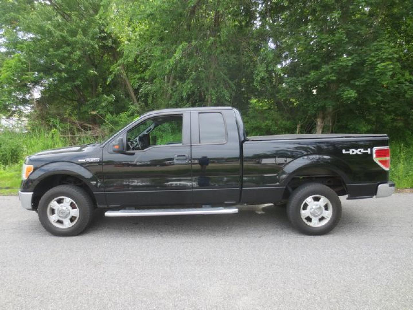 2011 Black /Gray Ford F-150 XLT (1FTEX1EM6BF) with an 3.7L V6 DOHC 24V engine, 4-Speed Automatic transmission, located at 270 US Route 6, Mahopac, NY, 10541, (845) 621-0895, 41.349022, -73.755280 - Photo#10