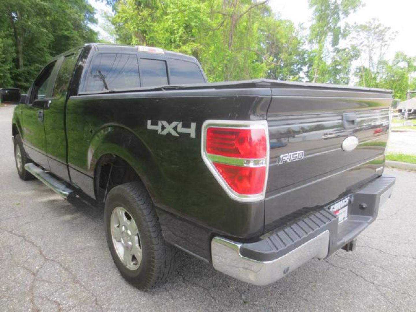 2011 Black /Gray Ford F-150 XLT (1FTEX1EM6BF) with an 3.7L V6 DOHC 24V engine, 4-Speed Automatic transmission, located at 270 US Route 6, Mahopac, NY, 10541, (845) 621-0895, 41.349022, -73.755280 - Photo#4