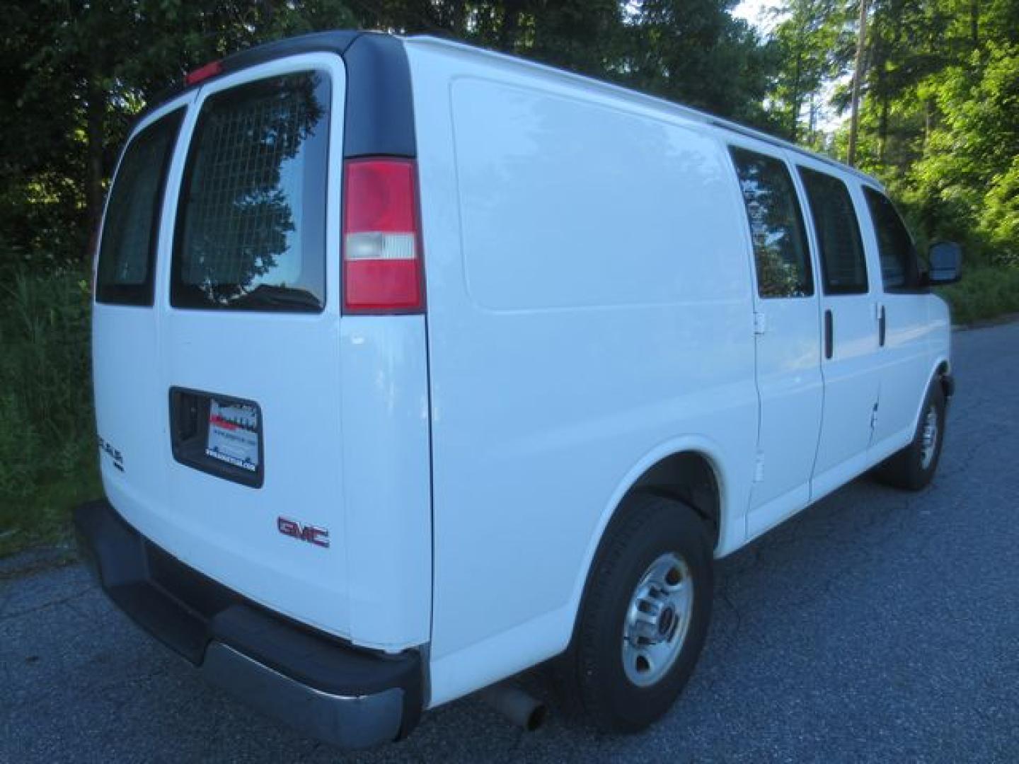 2014 White /Gray GMC Savana G2500 Cargo (1GTW7FCA4E1) with an 4.8L V8 OHV 16V FFV engine, 6-Speed Automatic transmission, located at 270 US Route 6, Mahopac, NY, 10541, (845) 621-0895, 41.349022, -73.755280 - Photo#3