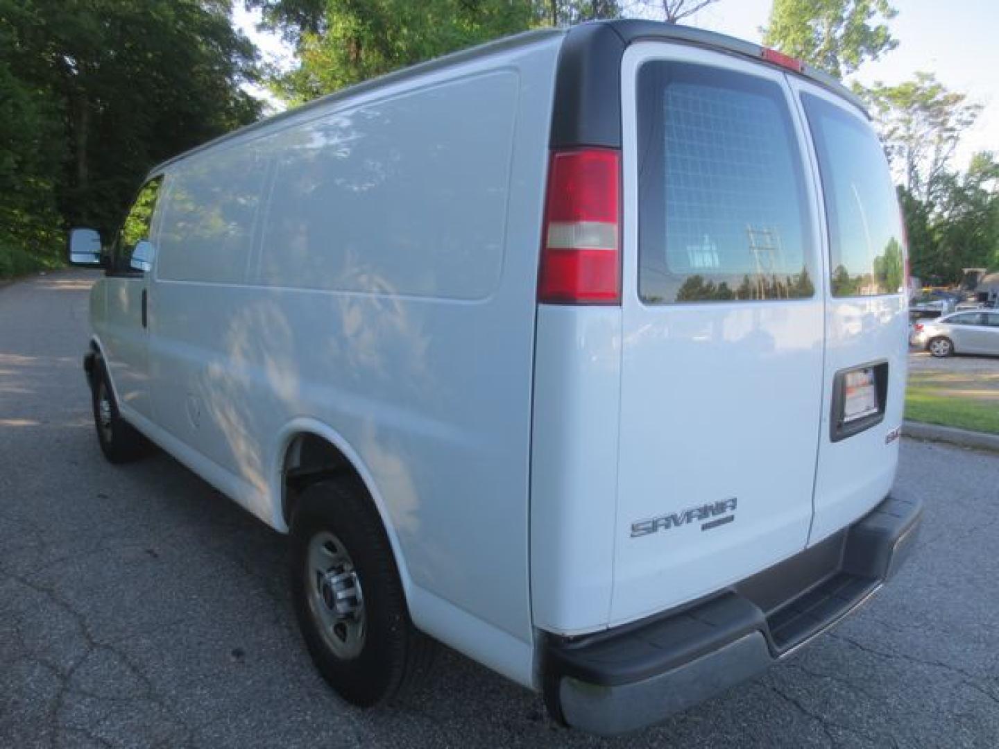 2014 White /Gray GMC Savana G2500 Cargo (1GTW7FCA4E1) with an 4.8L V8 OHV 16V FFV engine, 6-Speed Automatic transmission, located at 270 US Route 6, Mahopac, NY, 10541, (845) 621-0895, 41.349022, -73.755280 - Photo#4