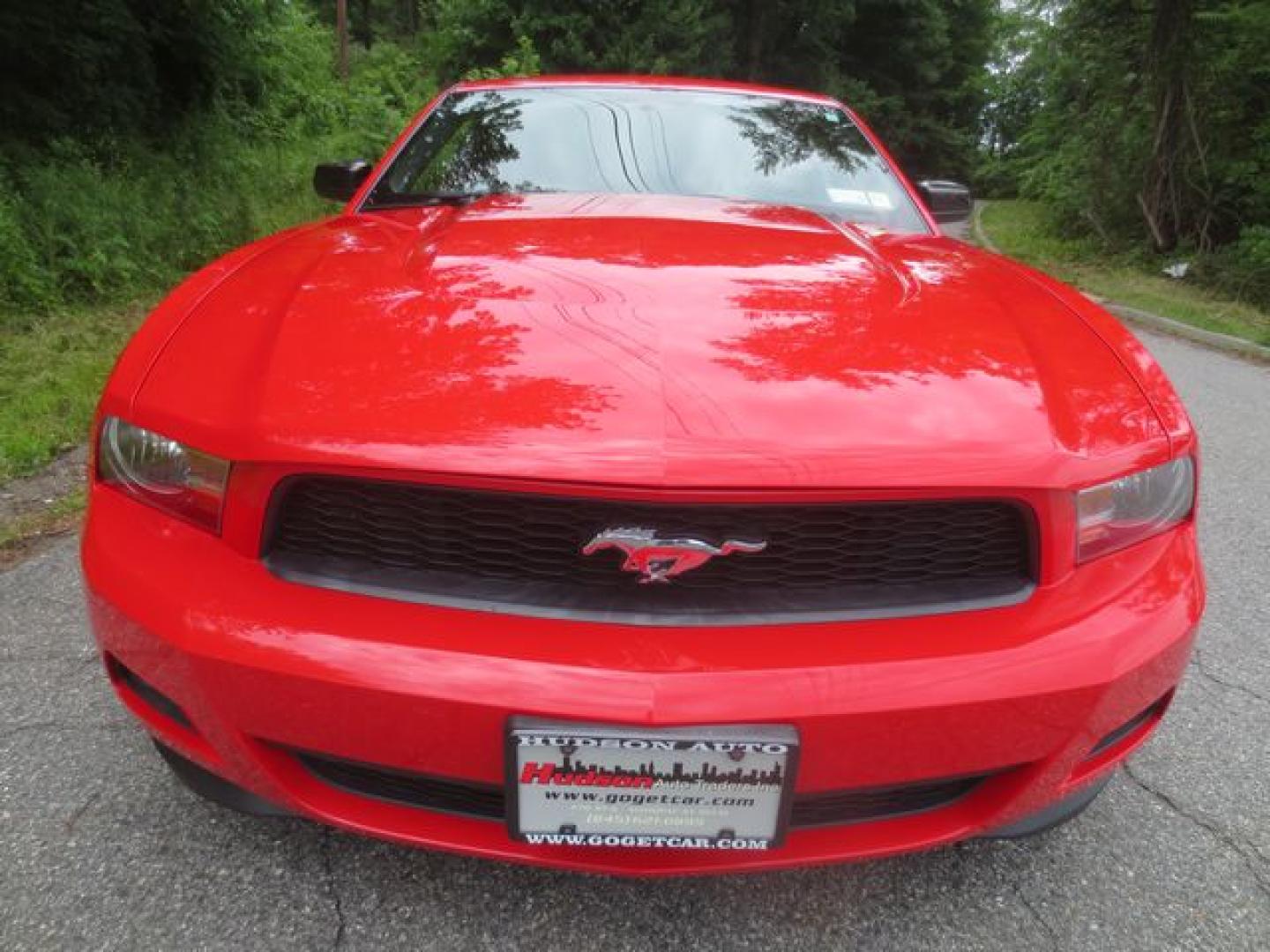 2011 Red /Black Ford Mustang (1ZVBP8AM9B5) with an 3.7L V6 DOHC 24V engine, 6- speed manual transmission, located at 270 US Route 6, Mahopac, NY, 10541, (845) 621-0895, 41.349022, -73.755280 - Photo#2