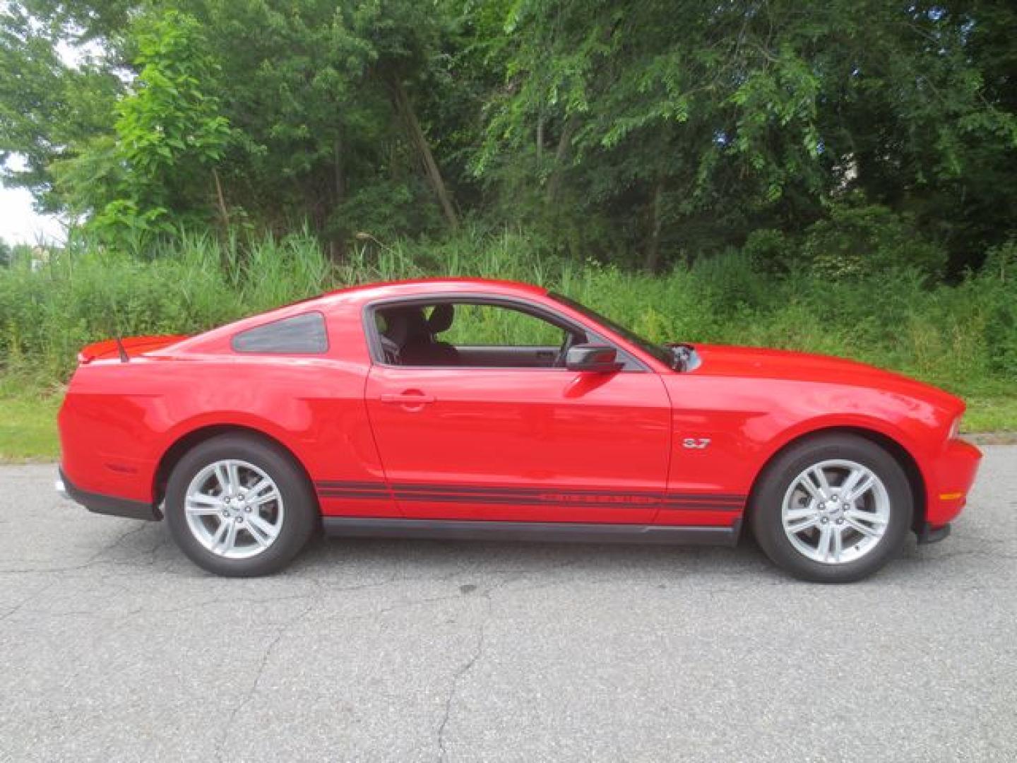 2011 Red /Black Ford Mustang (1ZVBP8AM9B5) with an 3.7L V6 DOHC 24V engine, 6- speed manual transmission, located at 270 US Route 6, Mahopac, NY, 10541, (845) 621-0895, 41.349022, -73.755280 - Photo#8