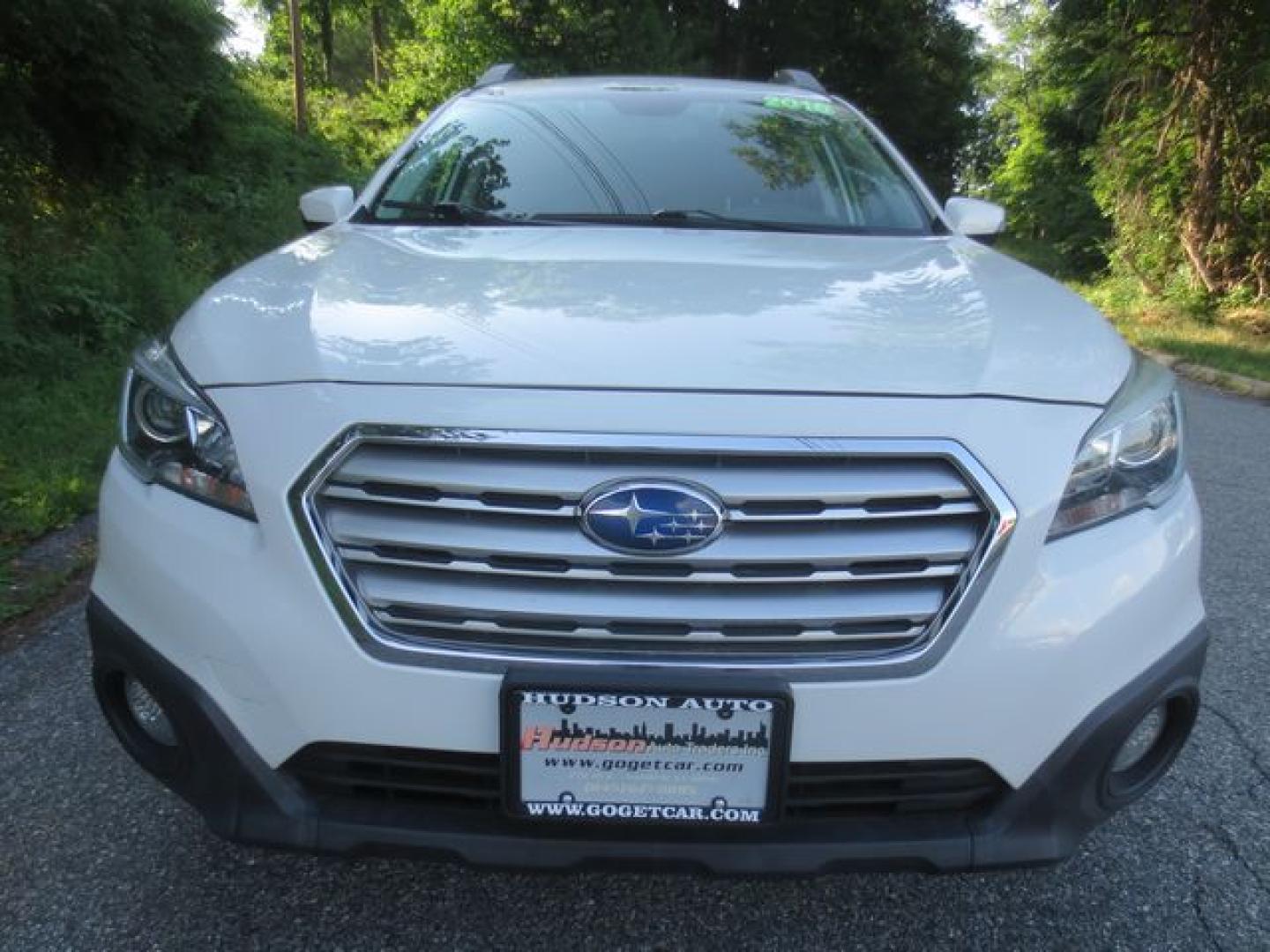 2016 White /Black Subaru Outback Premium (4S4BSAFC2G3) with an 2.5L H4 DOHC 16V engine, Automatic transmission, located at 270 US Route 6, Mahopac, NY, 10541, (845) 621-0895, 41.349022, -73.755280- Photo#2