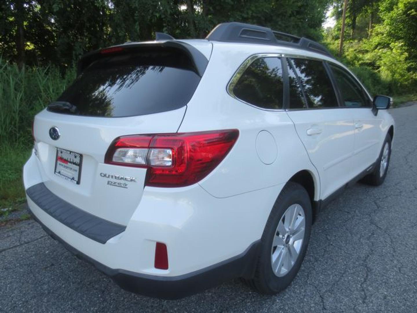 2016 White /Black Subaru Outback Premium (4S4BSAFC2G3) with an 2.5L H4 DOHC 16V engine, Automatic transmission, located at 270 US Route 6, Mahopac, NY, 10541, (845) 621-0895, 41.349022, -73.755280- Photo#3