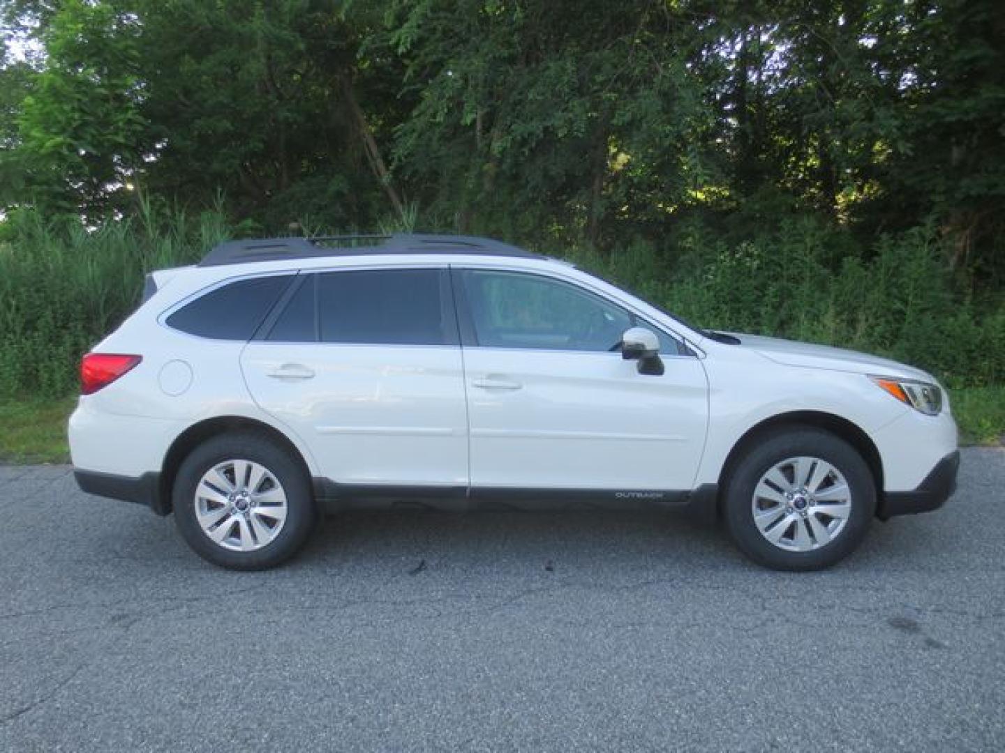 2016 White /Black Subaru Outback Premium (4S4BSAFC2G3) with an 2.5L H4 DOHC 16V engine, Automatic transmission, located at 270 US Route 6, Mahopac, NY, 10541, (845) 621-0895, 41.349022, -73.755280- Photo#10