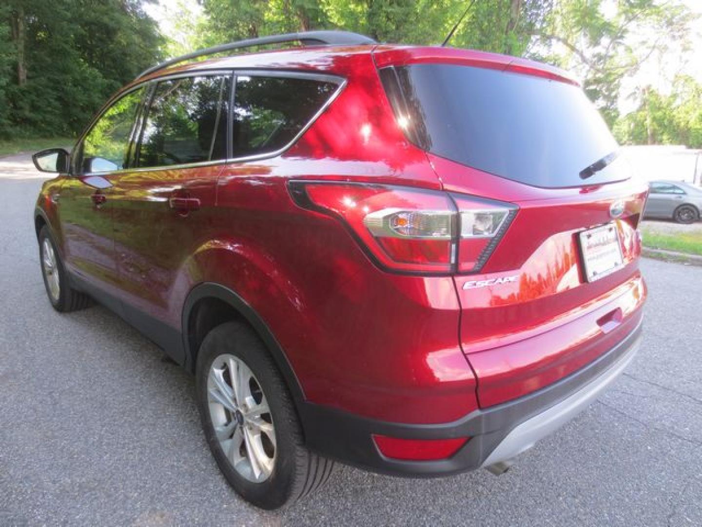 2017 Black /Red Ford Escape SE (1FMCU9GD0HU) with an 1.5L L4 DOHC 16V engine, Automatic transmission, located at 270 US Route 6, Mahopac, NY, 10541, (845) 621-0895, 41.349022, -73.755280- Photo#4