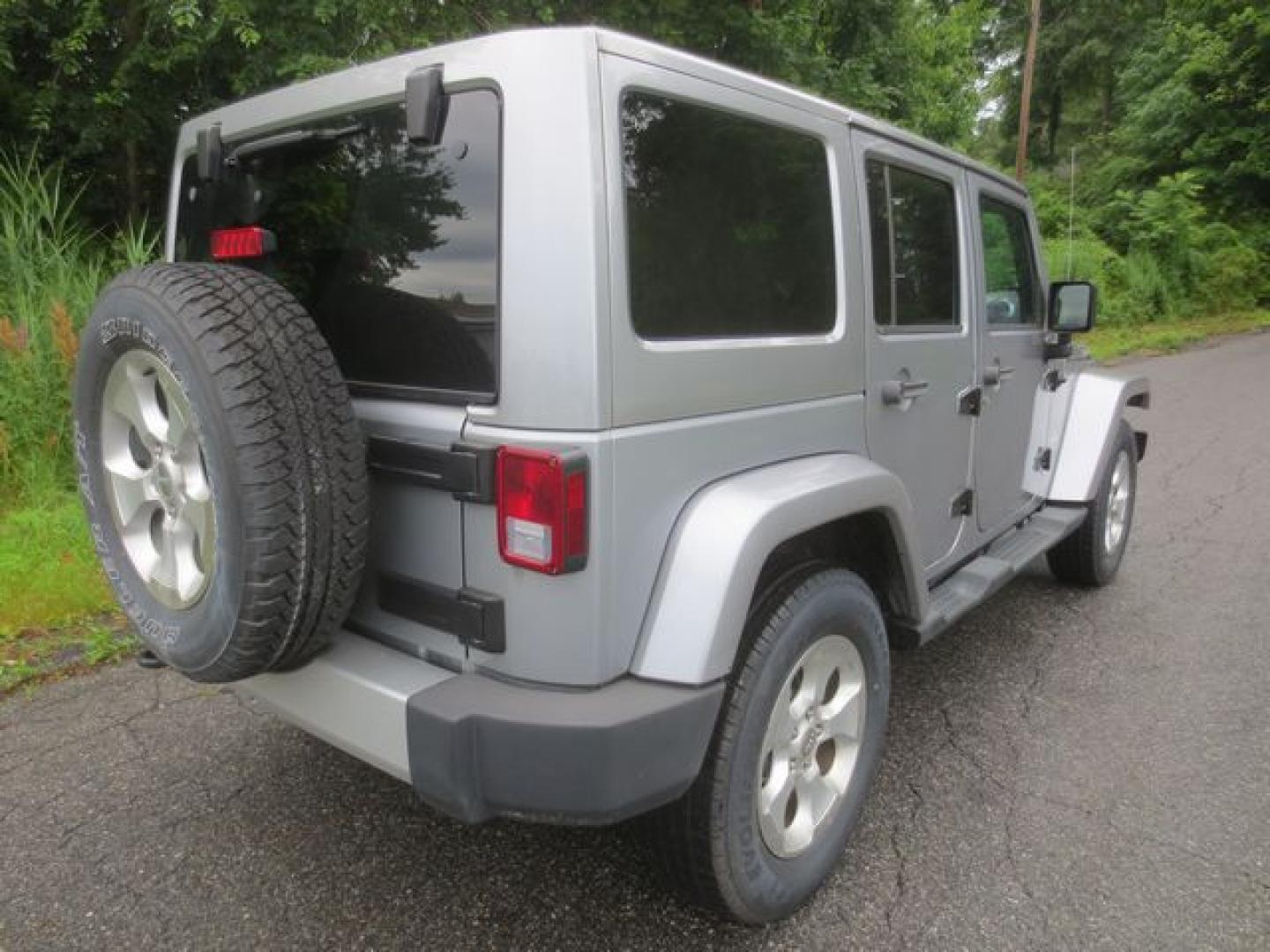 2013 Gray /Black Jeep Wrangler Unlimited Sahara (1C4BJWEG6DL) with an 3.6L V6 DOHC 24V FFV engine, Automatic transmission, located at 270 US Route 6, Mahopac, NY, 10541, (845) 621-0895, 41.349022, -73.755280- Photo#3