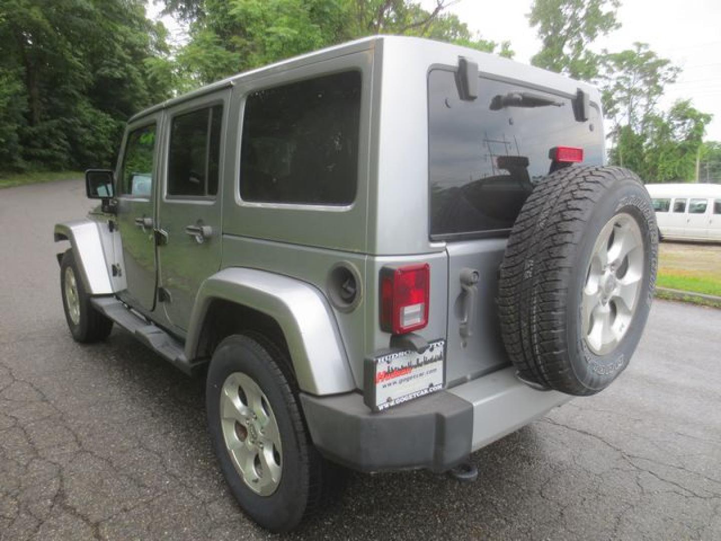 2013 Gray /Black Jeep Wrangler Unlimited Sahara (1C4BJWEG6DL) with an 3.6L V6 DOHC 24V FFV engine, Automatic transmission, located at 270 US Route 6, Mahopac, NY, 10541, (845) 621-0895, 41.349022, -73.755280- Photo#4