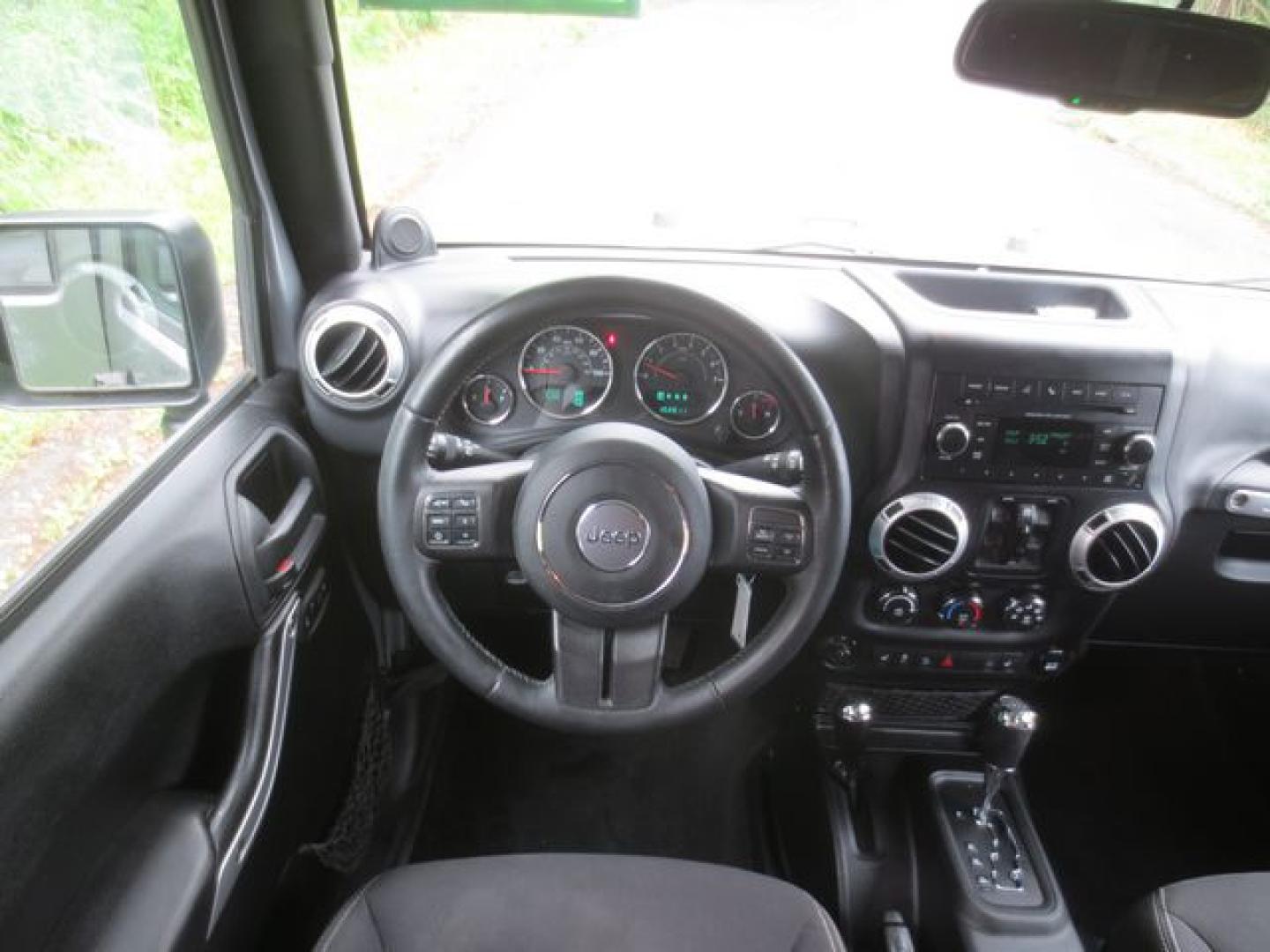 2013 Gray /Black Jeep Wrangler Unlimited Sahara (1C4BJWEG6DL) with an 3.6L V6 DOHC 24V FFV engine, Automatic transmission, located at 270 US Route 6, Mahopac, NY, 10541, (845) 621-0895, 41.349022, -73.755280- Photo#8