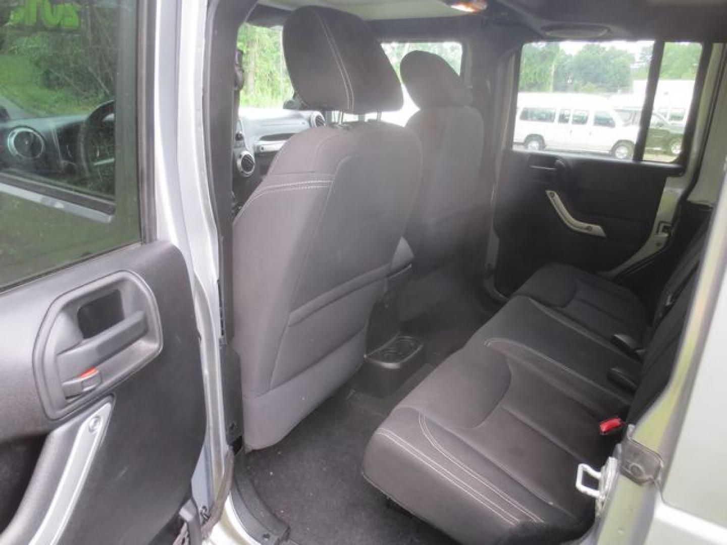 2013 Gray /Black Jeep Wrangler Unlimited Sahara (1C4BJWEG6DL) with an 3.6L V6 DOHC 24V FFV engine, Automatic transmission, located at 270 US Route 6, Mahopac, NY, 10541, (845) 621-0895, 41.349022, -73.755280- Photo#9
