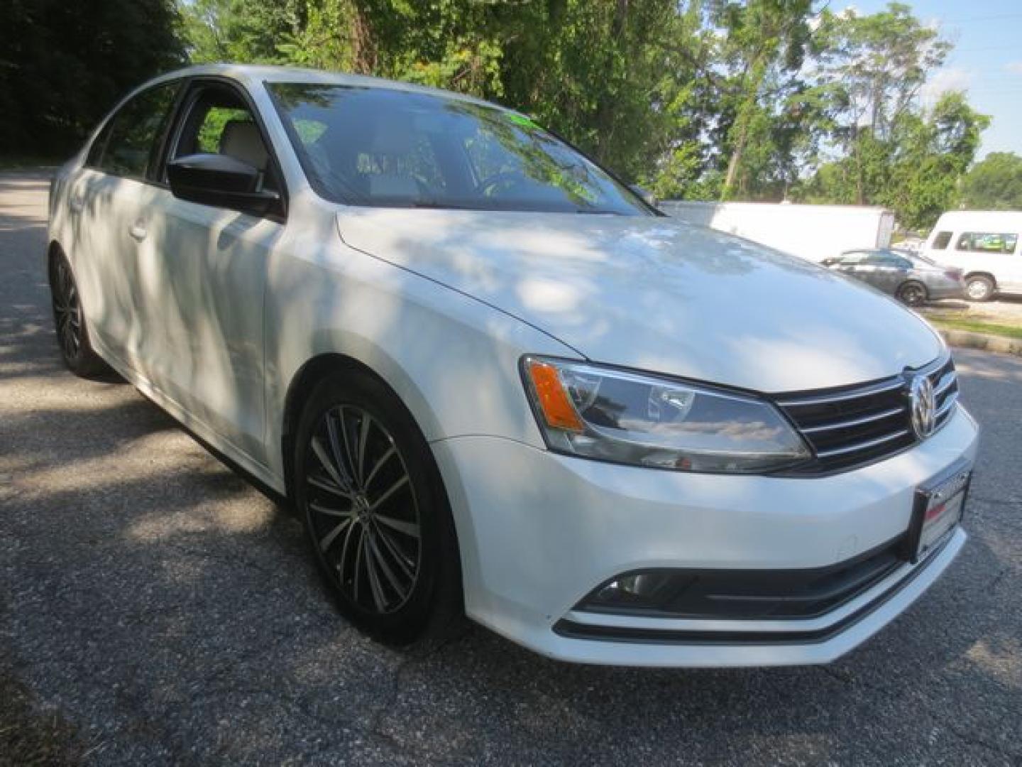 2016 White /White/Black Volkswagen Jetta SE (3VWB17AJ5GM) with an 1.8L L4 DOHC 20V engine, 5 Speed Manual transmission, located at 270 US Route 6, Mahopac, NY, 10541, (845) 621-0895, 41.349022, -73.755280- Photo#1