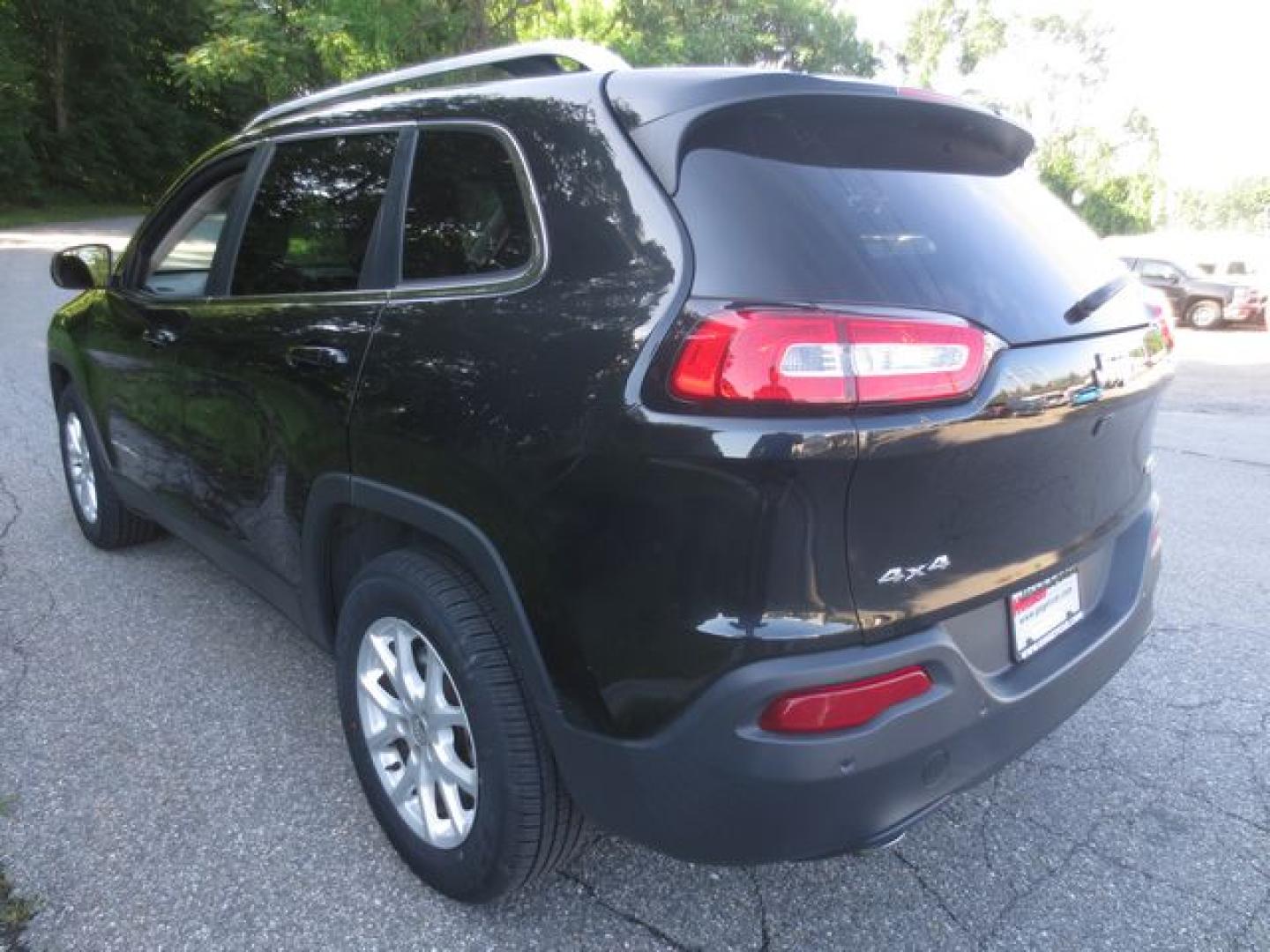 2016 Black /Black Jeep Cherokee Latitude (1C4PJMCB7GW) with an 2.4L L4 DOHC 16V engine, Automatic transmission, located at 270 US Route 6, Mahopac, NY, 10541, (845) 621-0895, 41.349022, -73.755280- Photo#4