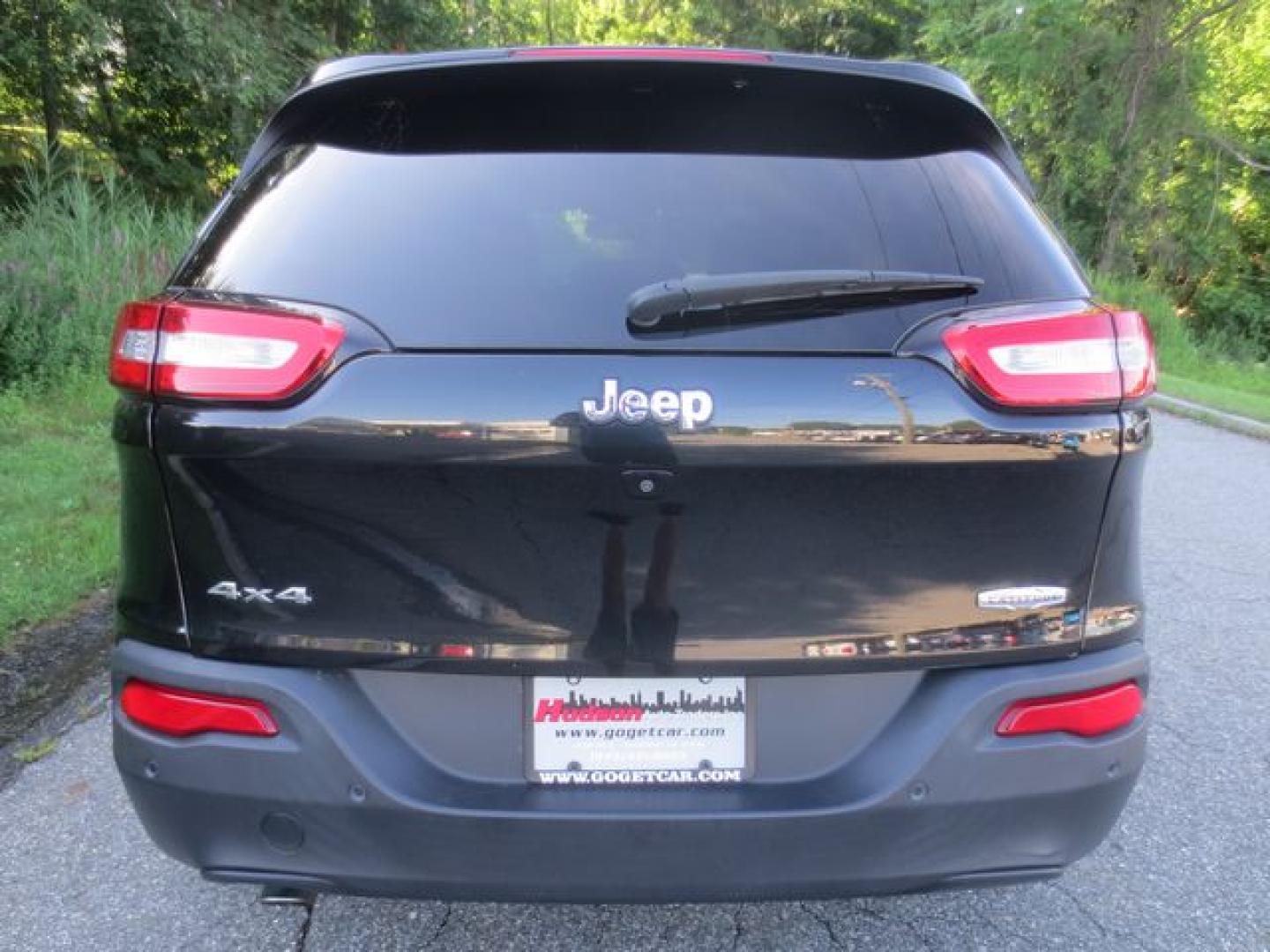 2016 Black /Black Jeep Cherokee Latitude (1C4PJMCB7GW) with an 2.4L L4 DOHC 16V engine, Automatic transmission, located at 270 US Route 6, Mahopac, NY, 10541, (845) 621-0895, 41.349022, -73.755280- Photo#5