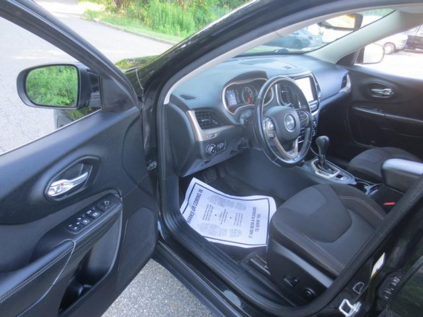 2016 Black /Black Jeep Cherokee Latitude (1C4PJMCB7GW) with an 2.4L L4 DOHC 16V engine, Automatic transmission, located at 270 US Route 6, Mahopac, NY, 10541, (845) 621-0895, 41.349022, -73.755280- Photo#6