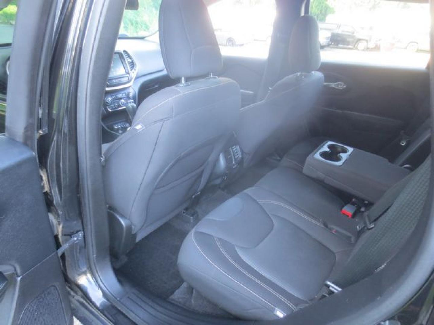 2016 Black /Black Jeep Cherokee Latitude (1C4PJMCB7GW) with an 2.4L L4 DOHC 16V engine, Automatic transmission, located at 270 US Route 6, Mahopac, NY, 10541, (845) 621-0895, 41.349022, -73.755280- Photo#9