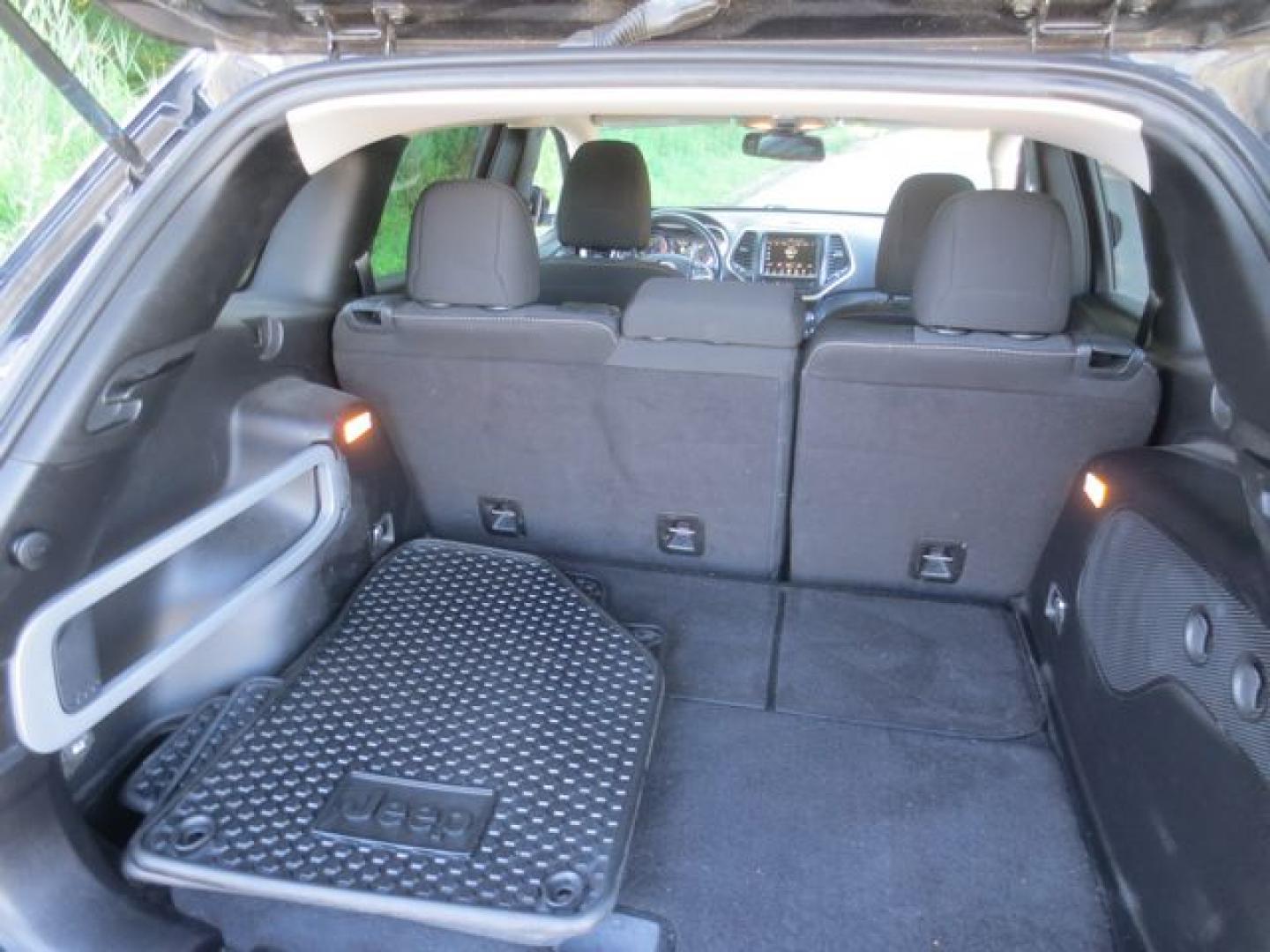 2016 Black /Black Jeep Cherokee Latitude (1C4PJMCB7GW) with an 2.4L L4 DOHC 16V engine, Automatic transmission, located at 270 US Route 6, Mahopac, NY, 10541, (845) 621-0895, 41.349022, -73.755280- Photo#10