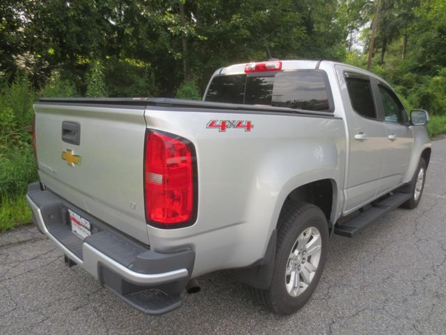 2017 Silver /Gray Chevrolet Colorado LT (1GCGTCEN5H1) with an 3.6L V6 DOHC 24V engine, Automatic transmission, located at 270 US Route 6, Mahopac, NY, 10541, (845) 621-0895, 41.349022, -73.755280- Photo#3