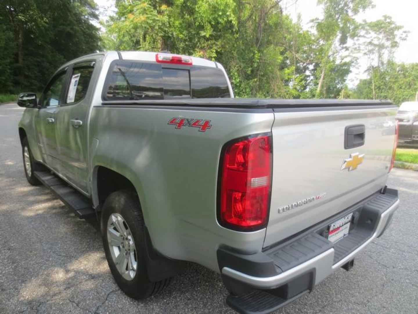 2017 Silver /Gray Chevrolet Colorado LT (1GCGTCEN5H1) with an 3.6L V6 DOHC 24V engine, Automatic transmission, located at 270 US Route 6, Mahopac, NY, 10541, (845) 621-0895, 41.349022, -73.755280- Photo#4