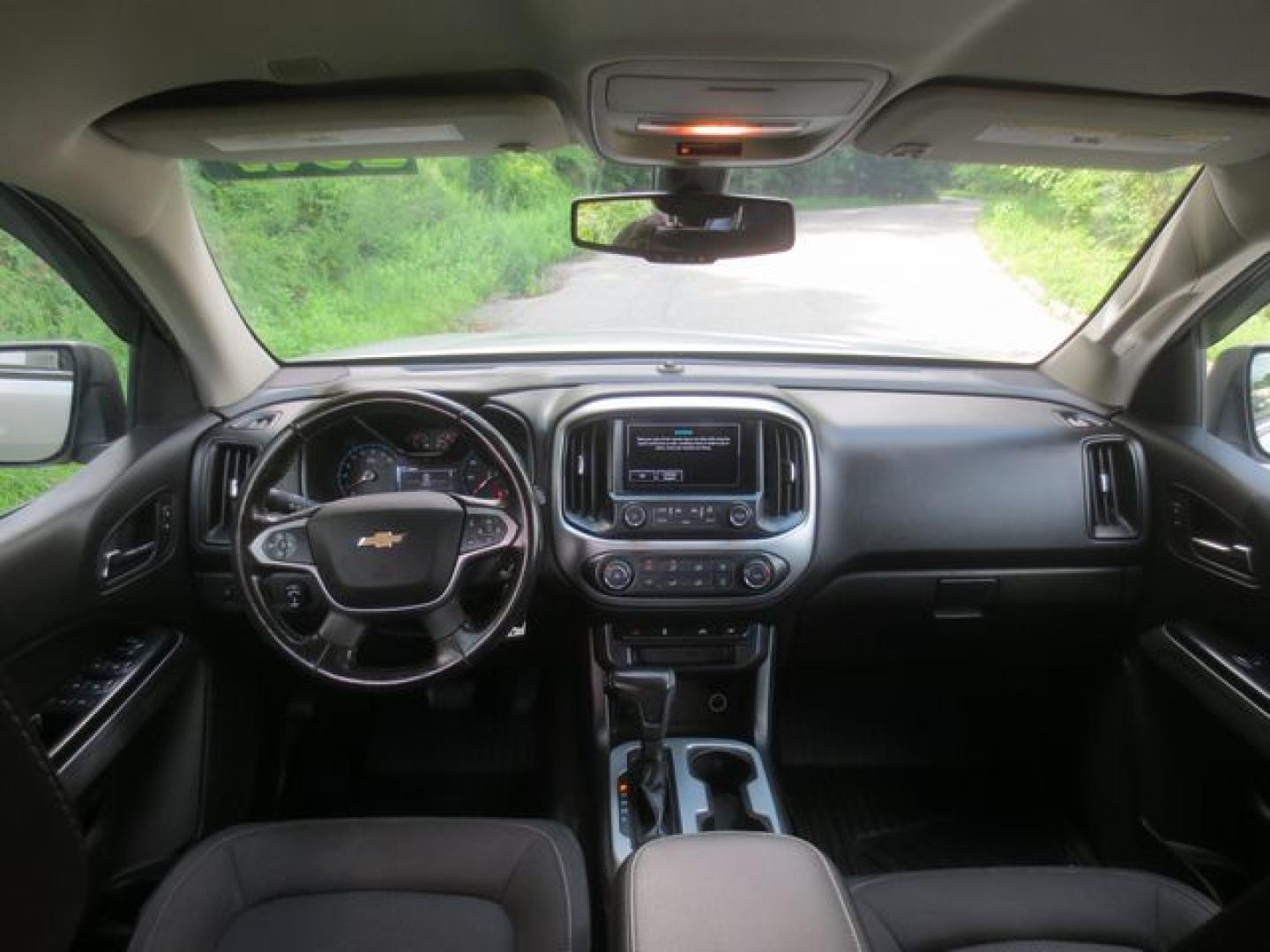 2017 Silver /Gray Chevrolet Colorado LT (1GCGTCEN5H1) with an 3.6L V6 DOHC 24V engine, Automatic transmission, located at 270 US Route 6, Mahopac, NY, 10541, (845) 621-0895, 41.349022, -73.755280- Photo#7
