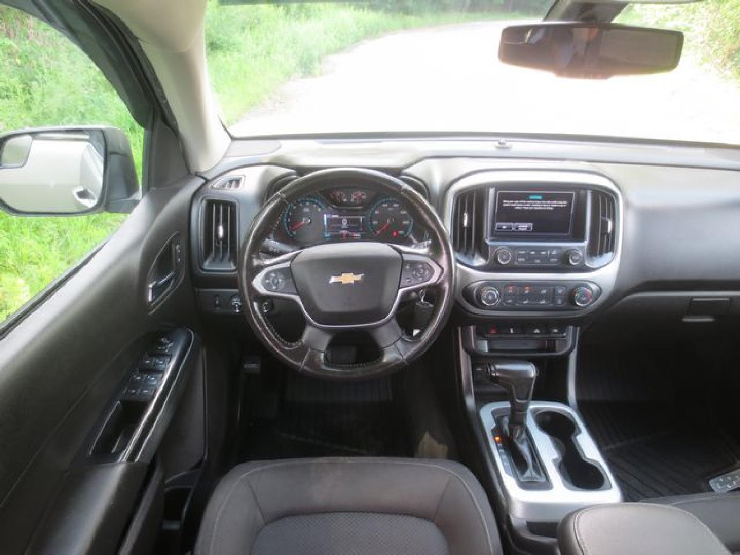 2017 Silver /Gray Chevrolet Colorado LT (1GCGTCEN5H1) with an 3.6L V6 DOHC 24V engine, Automatic transmission, located at 270 US Route 6, Mahopac, NY, 10541, (845) 621-0895, 41.349022, -73.755280- Photo#8