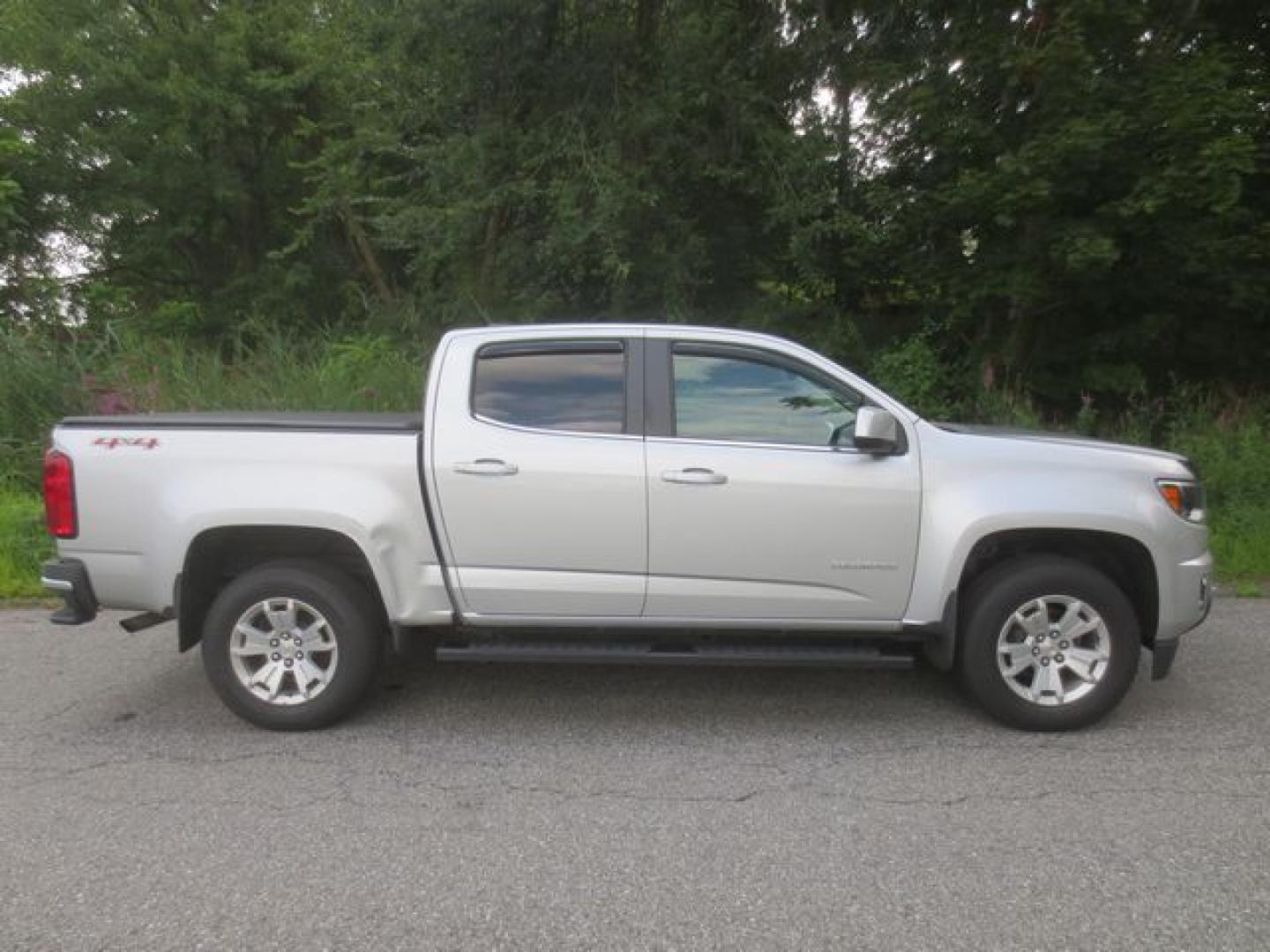 2017 Silver /Gray Chevrolet Colorado LT (1GCGTCEN5H1) with an 3.6L V6 DOHC 24V engine, Automatic transmission, located at 270 US Route 6, Mahopac, NY, 10541, (845) 621-0895, 41.349022, -73.755280- Photo#10