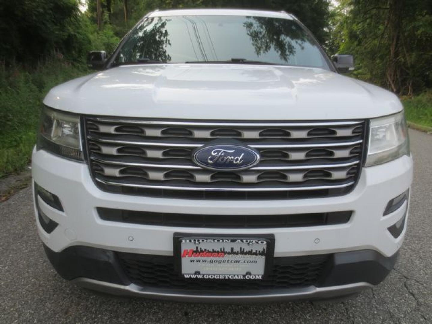 2016 White /Beige Ford Explorer XLT (1FM5K8D85GG) with an 3.5L V6 DOHC 24V engine, Automatic transmission, located at 270 US Route 6, Mahopac, NY, 10541, (845) 621-0895, 41.349022, -73.755280- Photo#2
