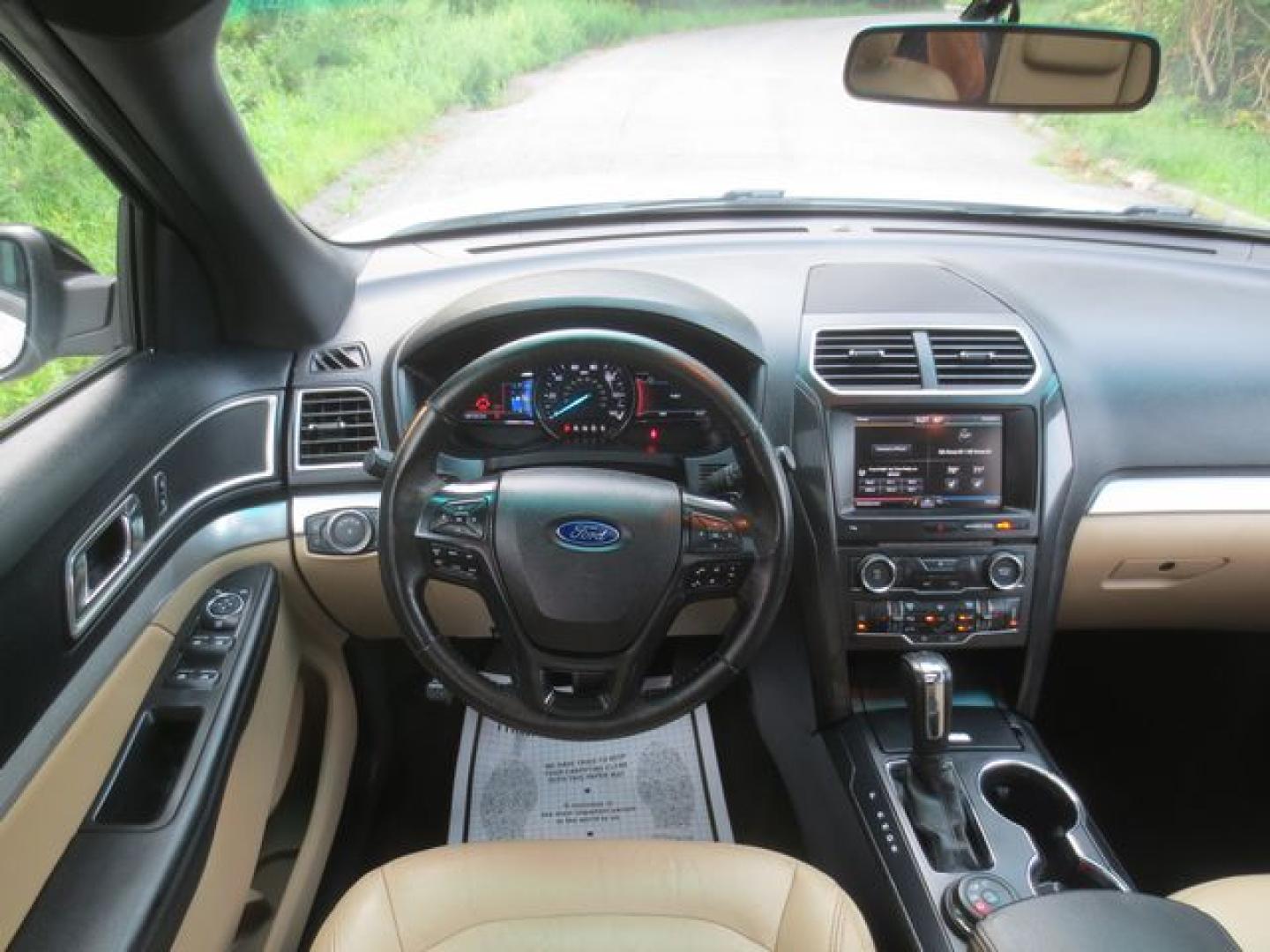 2016 White /Beige Ford Explorer XLT (1FM5K8D85GG) with an 3.5L V6 DOHC 24V engine, Automatic transmission, located at 270 US Route 6, Mahopac, NY, 10541, (845) 621-0895, 41.349022, -73.755280- Photo#8
