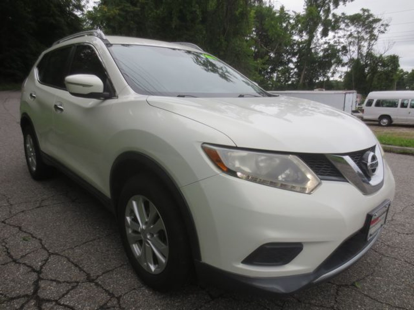 2014 White /Black Nissan Rogue SV (5N1AT2MV2EC) with an 2.5L L4 DOHC 16V engine, Automatic transmission, located at 270 US Route 6, Mahopac, NY, 10541, (845) 621-0895, 41.349022, -73.755280- Photo#1