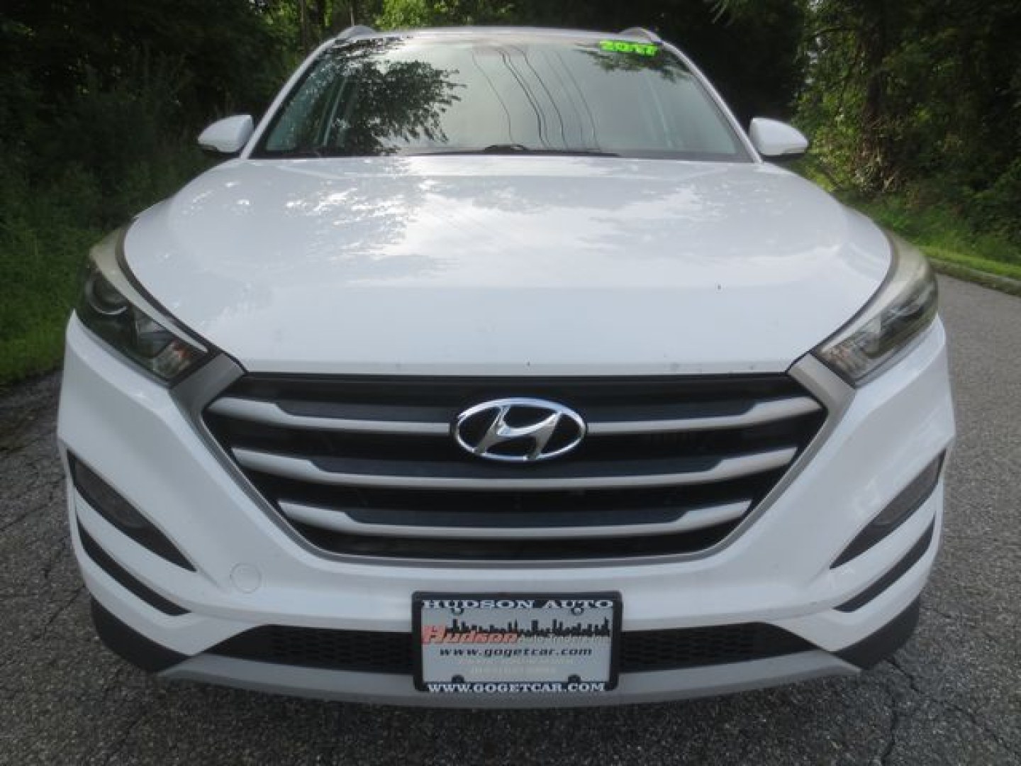 2017 White /Gray Hyundai Tucson Eco (KM8J3CA21HU) with an 1.6L L4 DOHC 16V engine, Automatic transmission, located at 270 US Route 6, Mahopac, NY, 10541, (845) 621-0895, 41.349022, -73.755280- Photo#2