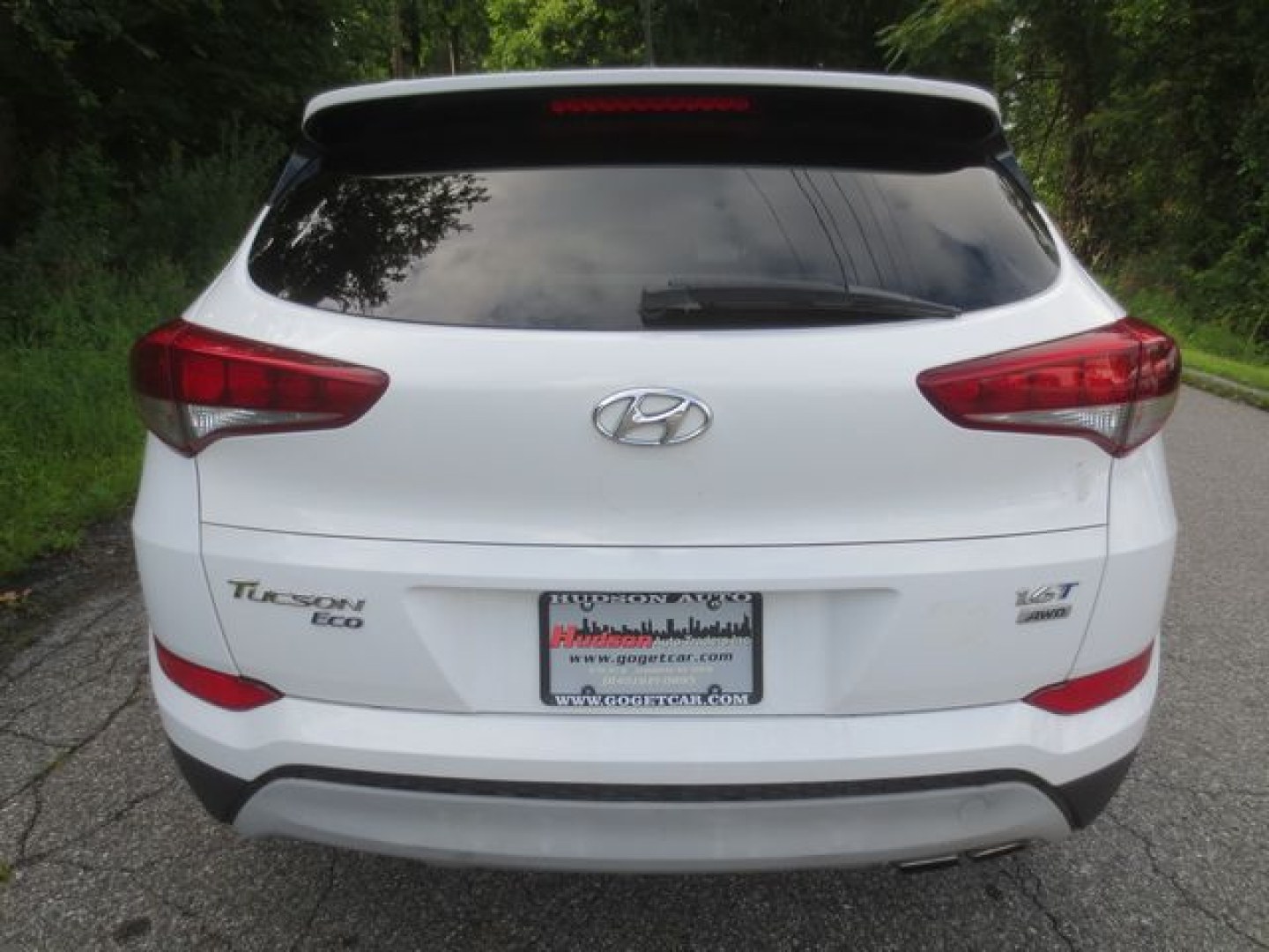 2017 White /Gray Hyundai Tucson Eco (KM8J3CA21HU) with an 1.6L L4 DOHC 16V engine, Automatic transmission, located at 270 US Route 6, Mahopac, NY, 10541, (845) 621-0895, 41.349022, -73.755280- Photo#5