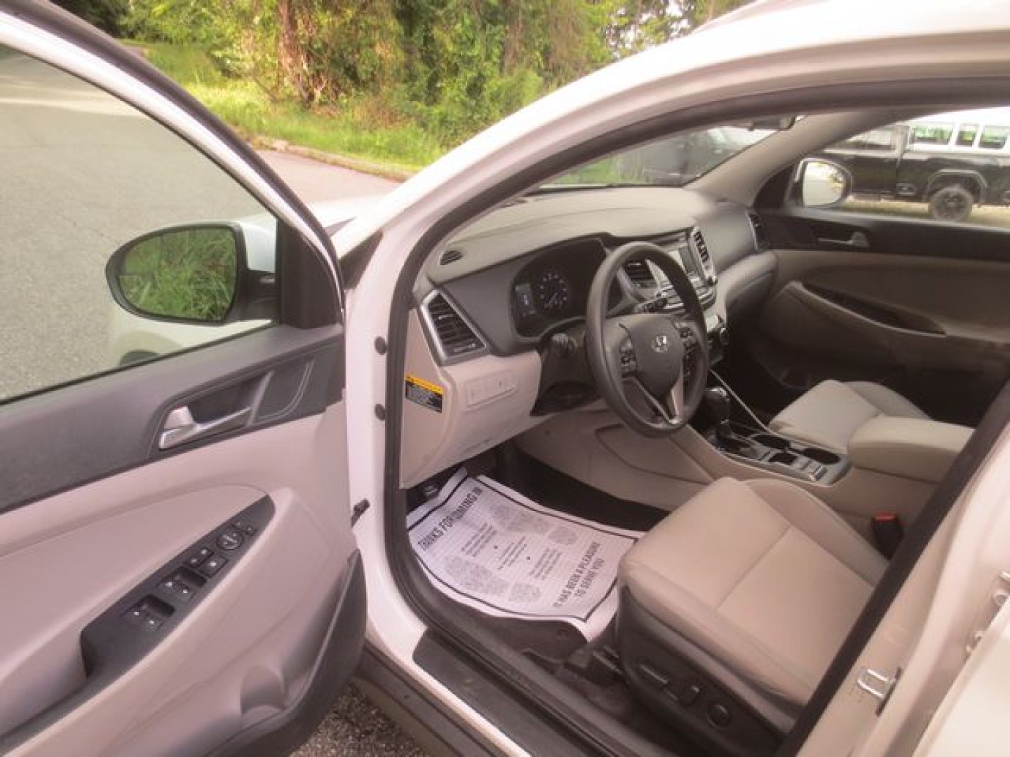 2017 White /Gray Hyundai Tucson Eco (KM8J3CA21HU) with an 1.6L L4 DOHC 16V engine, Automatic transmission, located at 270 US Route 6, Mahopac, NY, 10541, (845) 621-0895, 41.349022, -73.755280- Photo#6