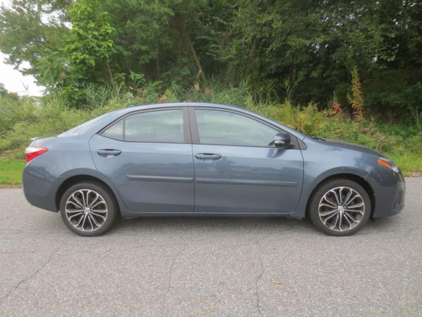 2014 Gray /Black Toyota Corolla S Plus (2T1BURHE4EC) with an 1.8L L4 DOHC 16V engine, 6 Speed Manual transmission, located at 270 US Route 6, Mahopac, NY, 10541, (845) 621-0895, 41.349022, -73.755280- Photo#10