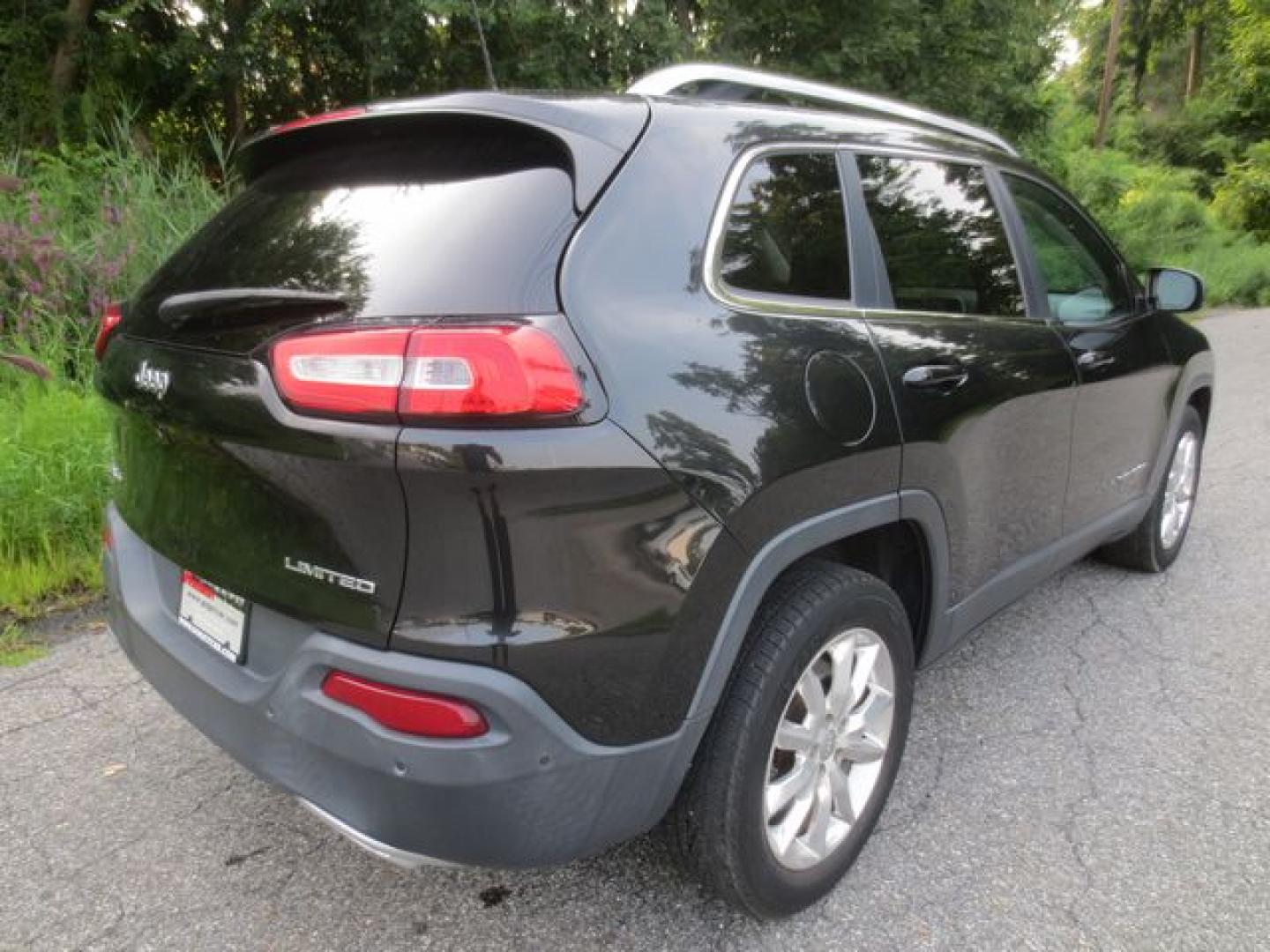 2016 Black /Black Jeep Cherokee Limited (1C4PJMDS3GW) with an 3.2L V6 DOHC 24V engine, Automatic transmission, located at 270 US Route 6, Mahopac, NY, 10541, (845) 621-0895, 41.349022, -73.755280- Photo#3