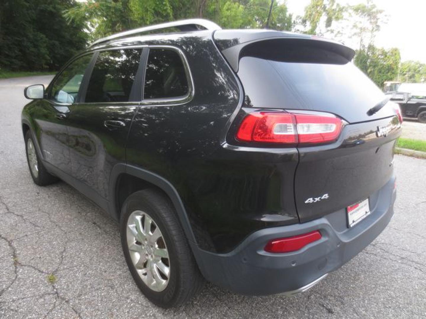 2016 Black /Black Jeep Cherokee Limited (1C4PJMDS3GW) with an 3.2L V6 DOHC 24V engine, Automatic transmission, located at 270 US Route 6, Mahopac, NY, 10541, (845) 621-0895, 41.349022, -73.755280- Photo#4