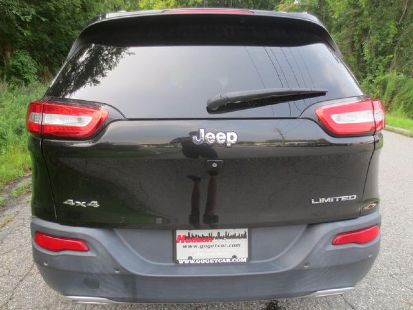 2016 Black /Black Jeep Cherokee Limited (1C4PJMDS3GW) with an 3.2L V6 DOHC 24V engine, Automatic transmission, located at 270 US Route 6, Mahopac, NY, 10541, (845) 621-0895, 41.349022, -73.755280- Photo#5