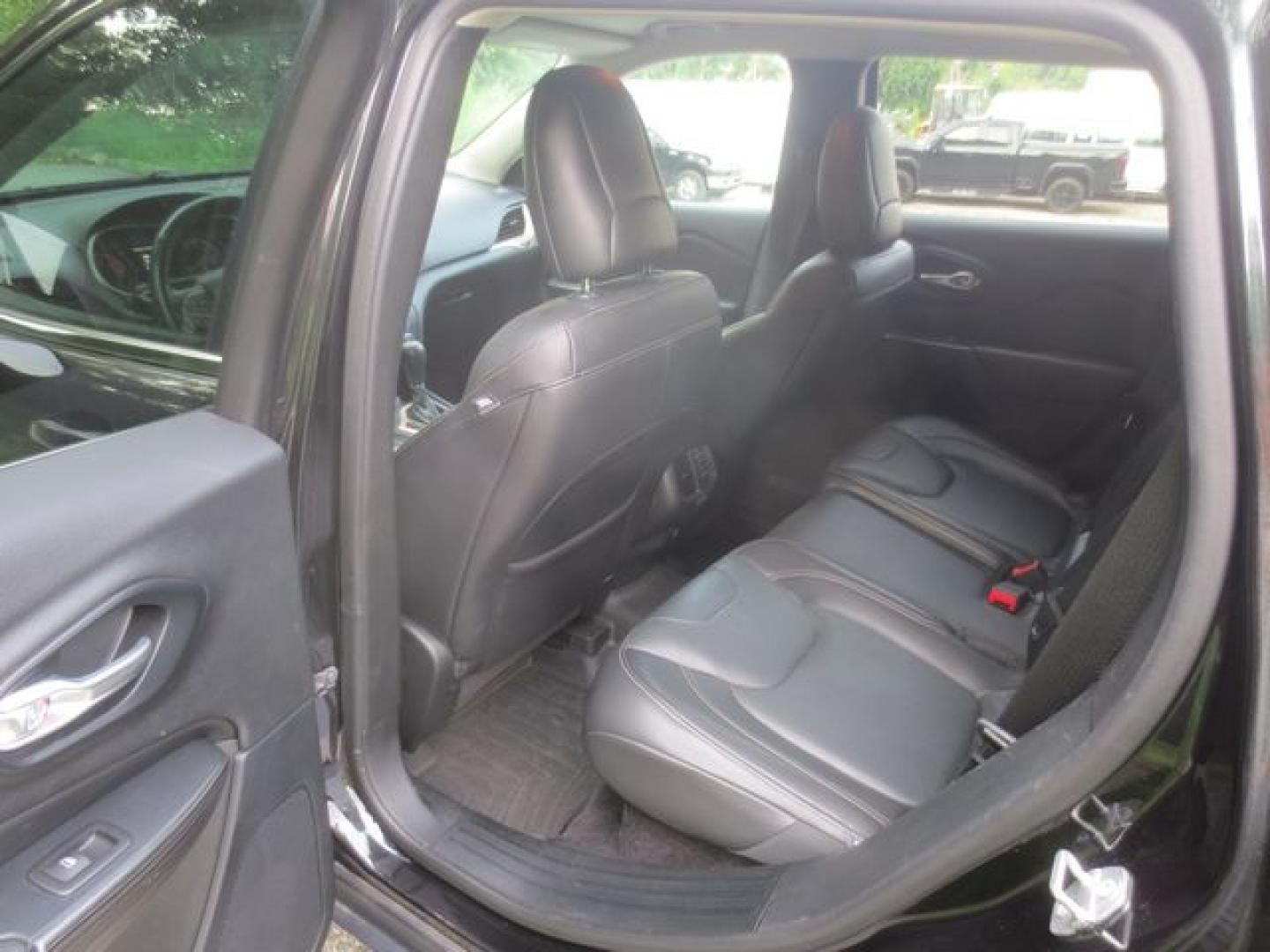 2016 Black /Black Jeep Cherokee Limited (1C4PJMDS3GW) with an 3.2L V6 DOHC 24V engine, Automatic transmission, located at 270 US Route 6, Mahopac, NY, 10541, (845) 621-0895, 41.349022, -73.755280- Photo#9