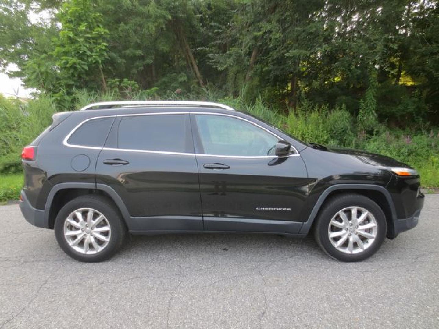 2016 Black /Black Jeep Cherokee Limited (1C4PJMDS3GW) with an 3.2L V6 DOHC 24V engine, Automatic transmission, located at 270 US Route 6, Mahopac, NY, 10541, (845) 621-0895, 41.349022, -73.755280- Photo#11