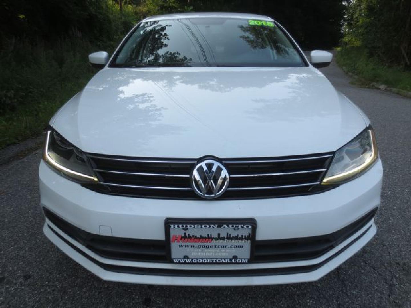 2018 White /Gray Volkswagen Jetta S (3VW2B7AJ8JM) with an 1.4L L4 DOHC 20V engine, Automatic transmission, located at 270 US Route 6, Mahopac, NY, 10541, (845) 621-0895, 41.349022, -73.755280- Photo#2