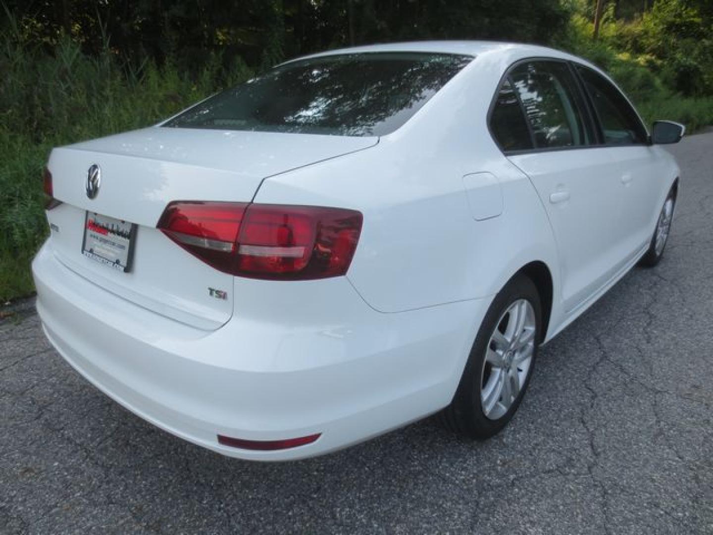 2018 White /Gray Volkswagen Jetta S (3VW2B7AJ8JM) with an 1.4L L4 DOHC 20V engine, Automatic transmission, located at 270 US Route 6, Mahopac, NY, 10541, (845) 621-0895, 41.349022, -73.755280- Photo#3