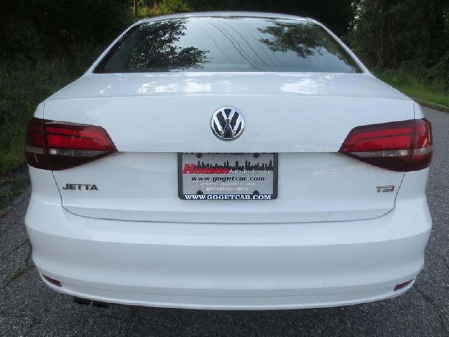 2018 White /Gray Volkswagen Jetta S (3VW2B7AJ8JM) with an 1.4L L4 DOHC 20V engine, Automatic transmission, located at 270 US Route 6, Mahopac, NY, 10541, (845) 621-0895, 41.349022, -73.755280- Photo#5