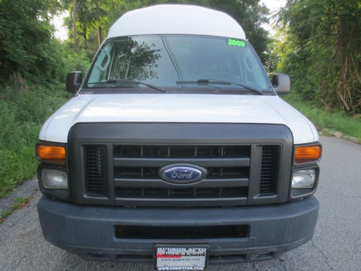 2009 White /Gray Ford E-Series Van E-250 Extended (1FTNS24W99D) with an 4.6L V8 SOHC 16V engine, Automatic transmission, located at 270 US Route 6, Mahopac, NY, 10541, (845) 621-0895, 41.349022, -73.755280- Photo#2