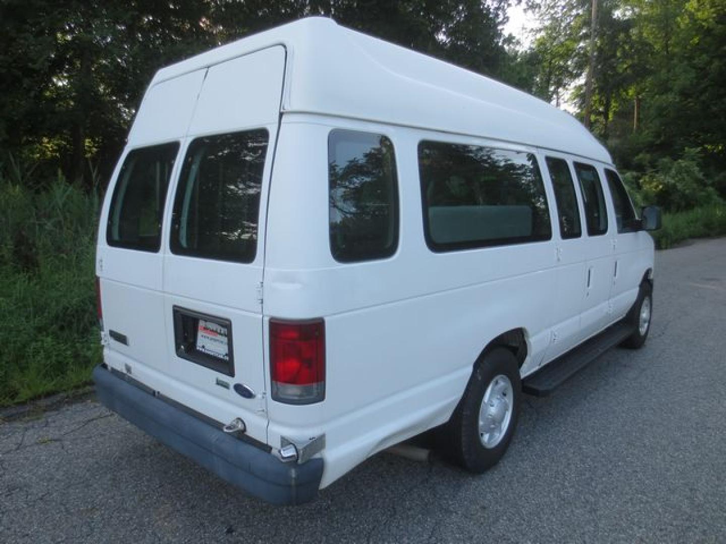 2009 White /Gray Ford E-Series Van E-250 Extended (1FTNS24W99D) with an 4.6L V8 SOHC 16V engine, Automatic transmission, located at 270 US Route 6, Mahopac, NY, 10541, (845) 621-0895, 41.349022, -73.755280- Photo#3