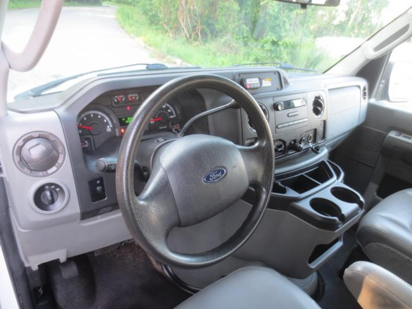 2009 White /Gray Ford E-Series Van E-250 Extended (1FTNS24W99D) with an 4.6L V8 SOHC 16V engine, Automatic transmission, located at 270 US Route 6, Mahopac, NY, 10541, (845) 621-0895, 41.349022, -73.755280- Photo#6