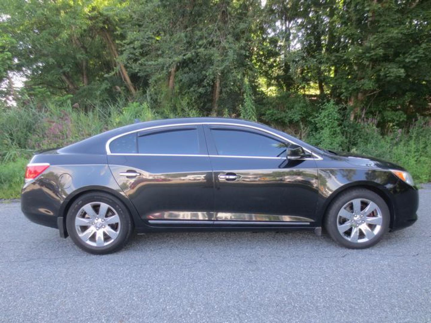 2011 Black /Black Buick LaCrosse CXS (1G4GE5ED4BF) with an 3.6L V6 DOHC 24V engine, Automatic transmission, located at 270 US Route 6, Mahopac, NY, 10541, (845) 621-0895, 41.349022, -73.755280- Photo#10