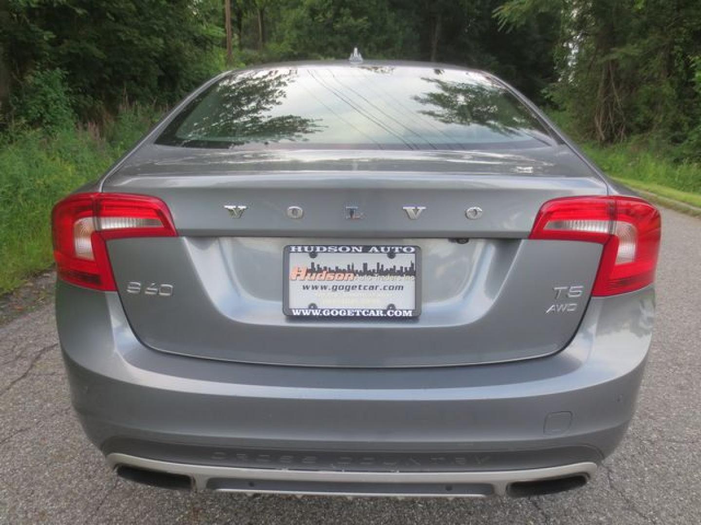 2016 Gray /Gray Volvo V60 Cross Country T5 Platinum (YV4612UM6G2) with an 2.5L L5 DOHC 20V engine, Automatic transmission, located at 270 US Route 6, Mahopac, NY, 10541, (845) 621-0895, 41.349022, -73.755280- Photo#5